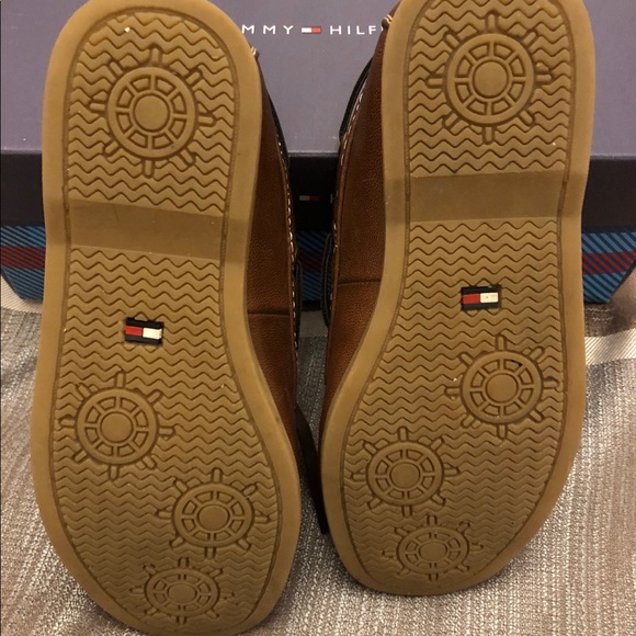 Tommy Hilfiger EUC boys sz 12 boat shoes - Picture 3 of 3